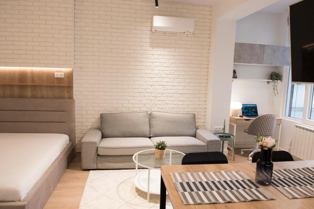 Top Center Designer Studio Apartment صوفيا المظهر الخارجي الصورة